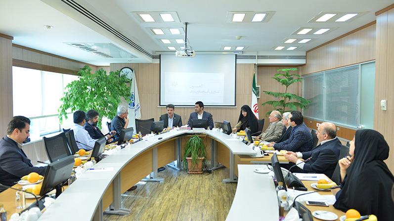 تاکید دوباره بخشخصوصی بر اجرای طرح حذف درج قیمتها از سوی تولیدکنندگان در نشست فوقالعاده کمیسیون کشاورزی، آب و صنایع غذایی اتاق تهران بررسی شد